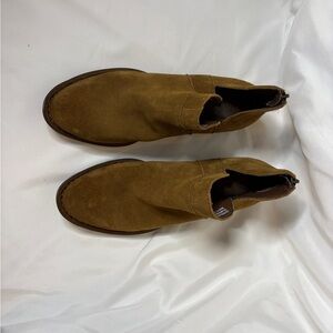 Born Men's Tan Suede Chukka Boots